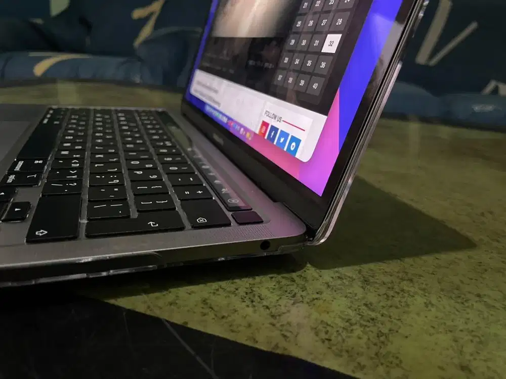 Macbook Pro 13inch M2 tahun 2022