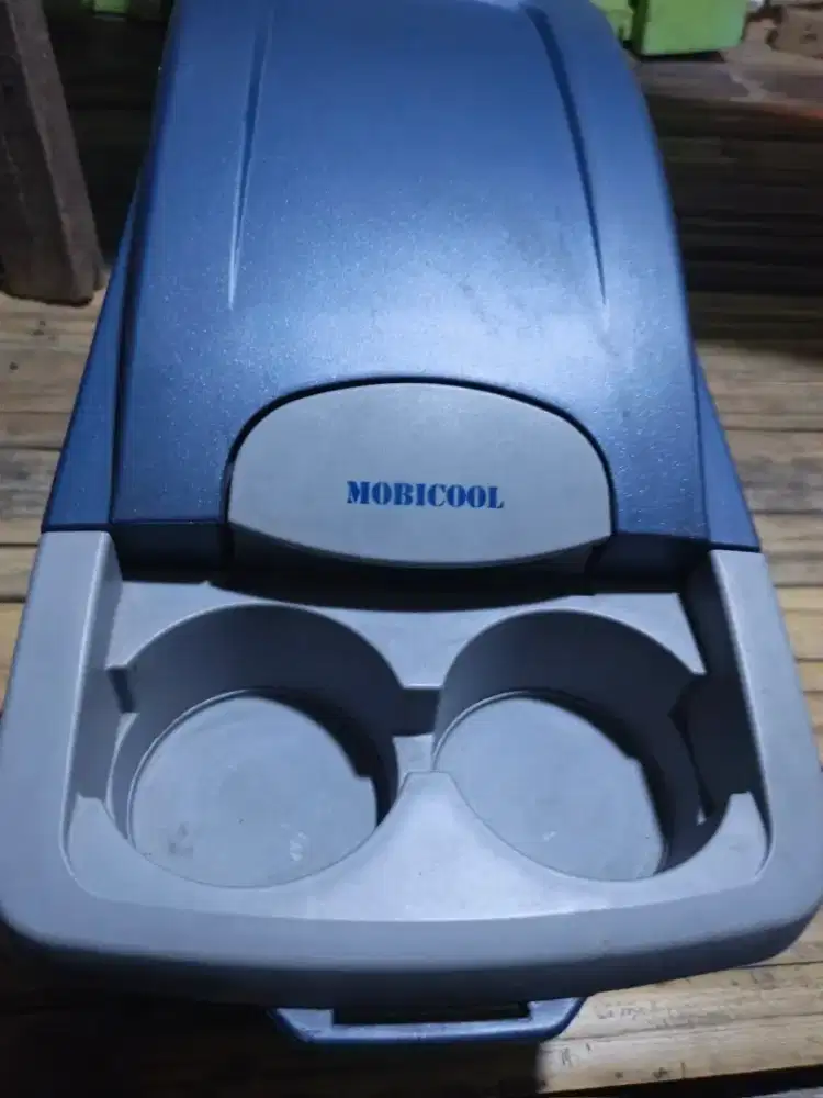Kulkas portabel pendingin dan pemanas mobicool T08