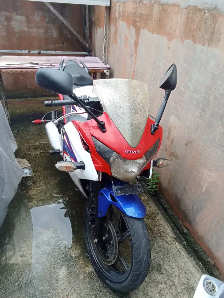 Motor sport kesayangan Honda cbr 150