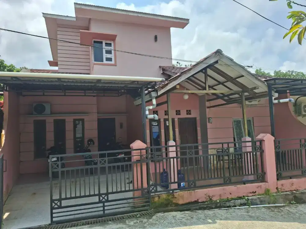 Di jual rumah 2 lantai siap huni