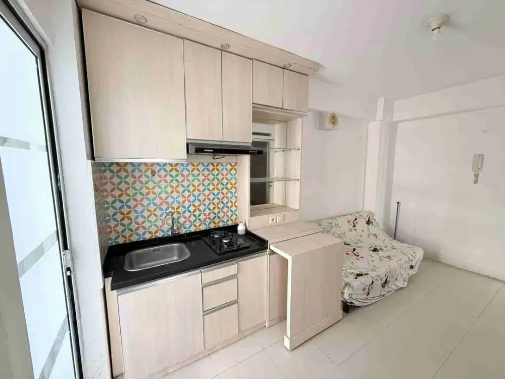 2BR Semi Furnished Tower Flamboyant Lt. 27