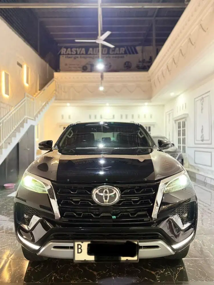 VRZ 2.8 2023 Istimewa Full orsinil Km low Tangan 1 baru jual cepat bu