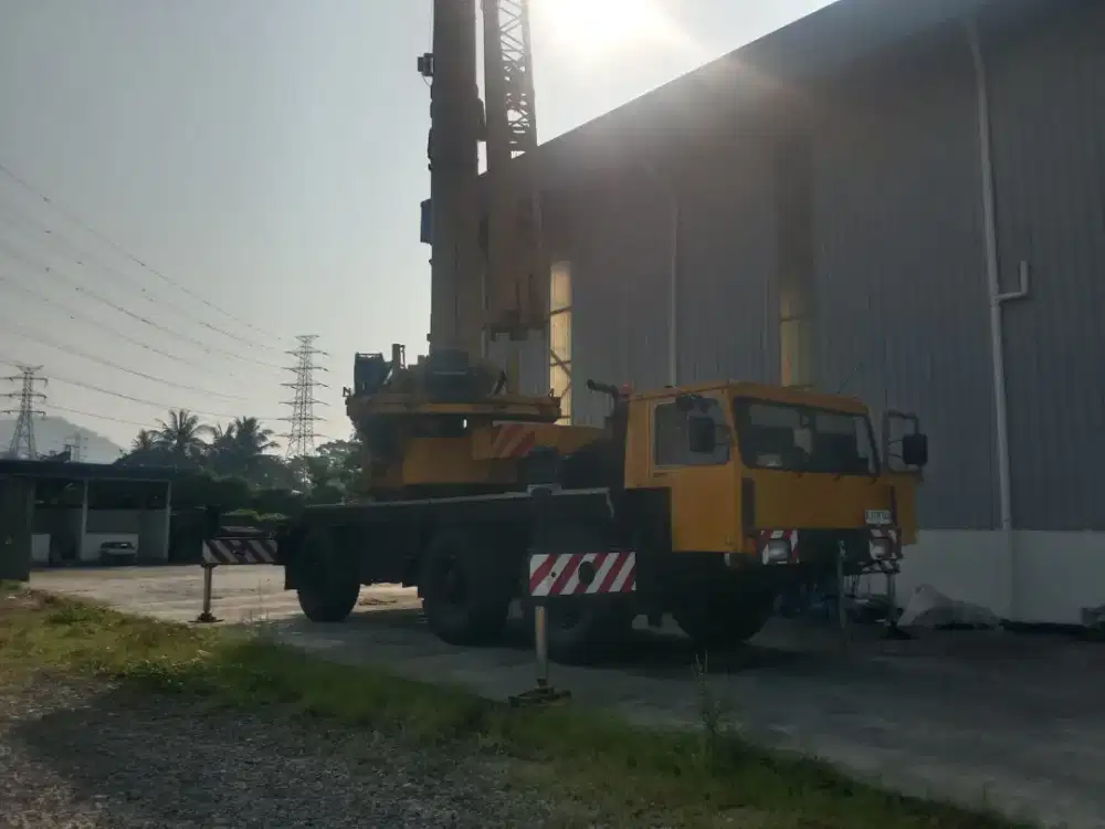 Raughterain crane liebherr 50 ton tahun 2011