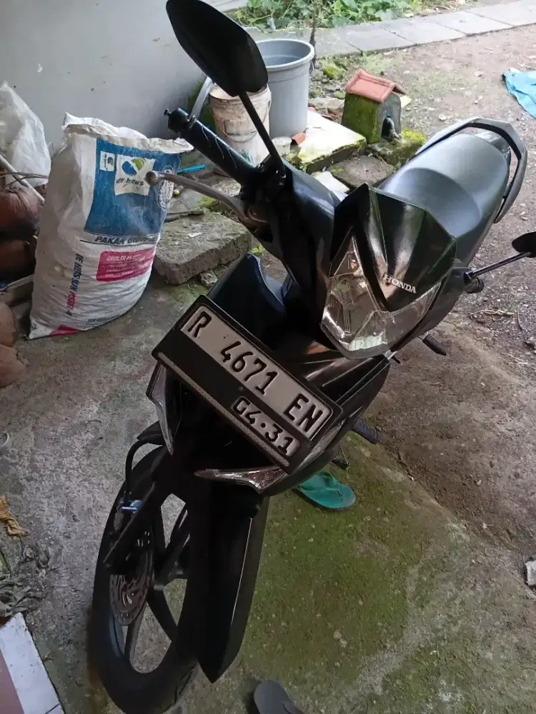 Di jual motor honda supra X 125 FI th 2016