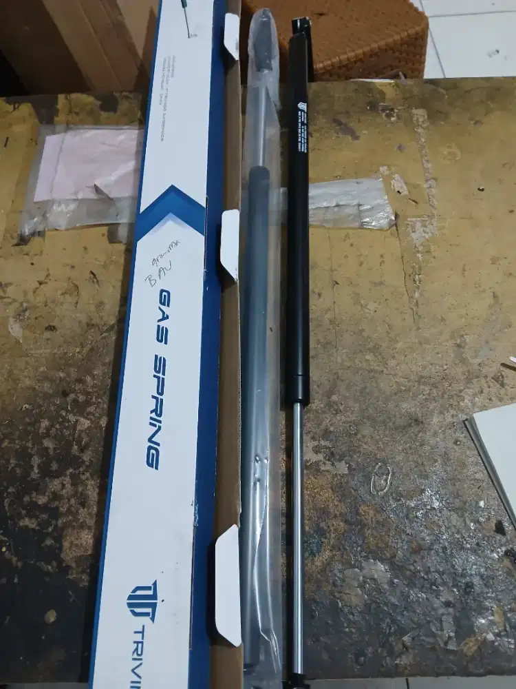 Shock bagasi yaris lama