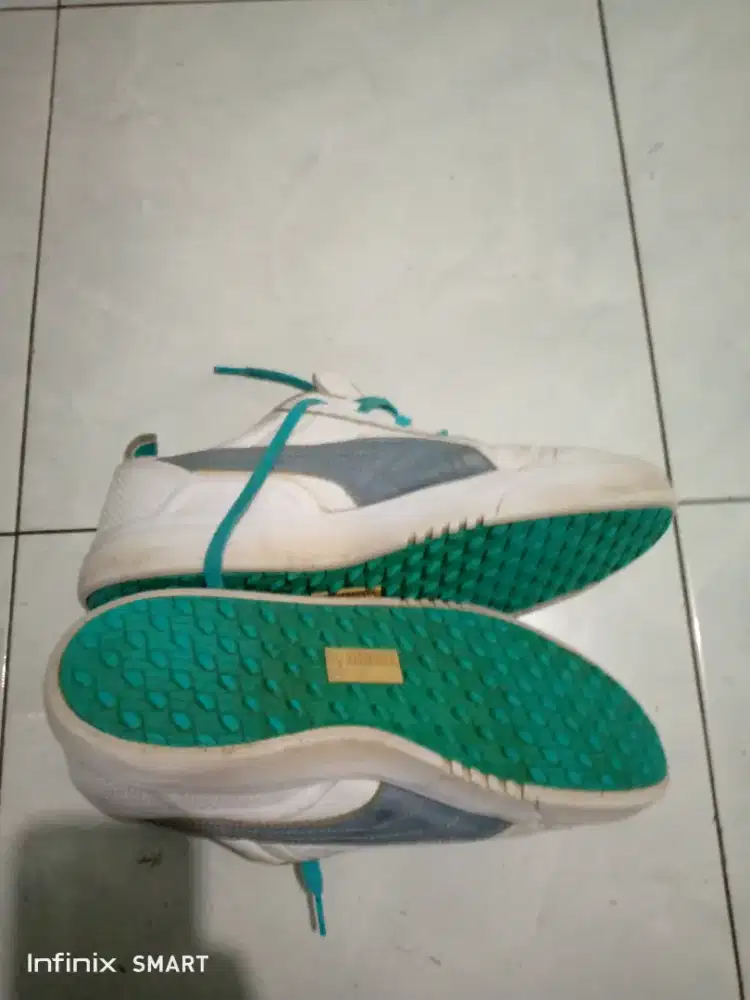 Sepatu olah raga /casual