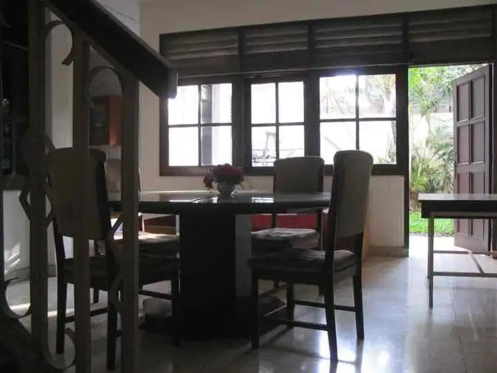 Dijual rumah 2 lantai di Suryalaya Bandung