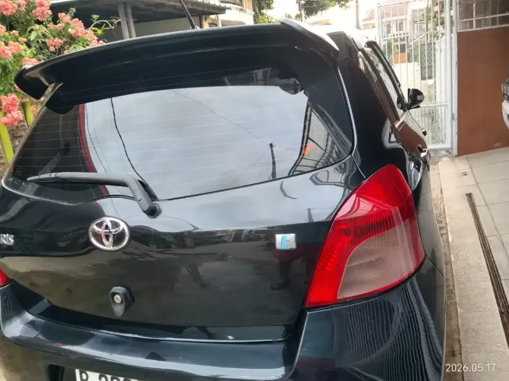 YARIS hitam E 1.5 Manual 2008