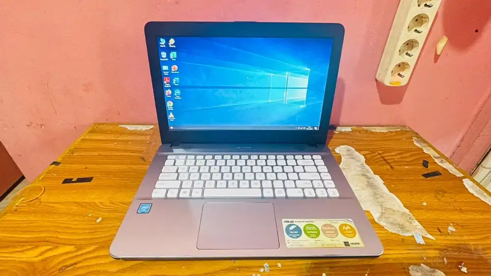 Laptop Asus Vivobook X441N