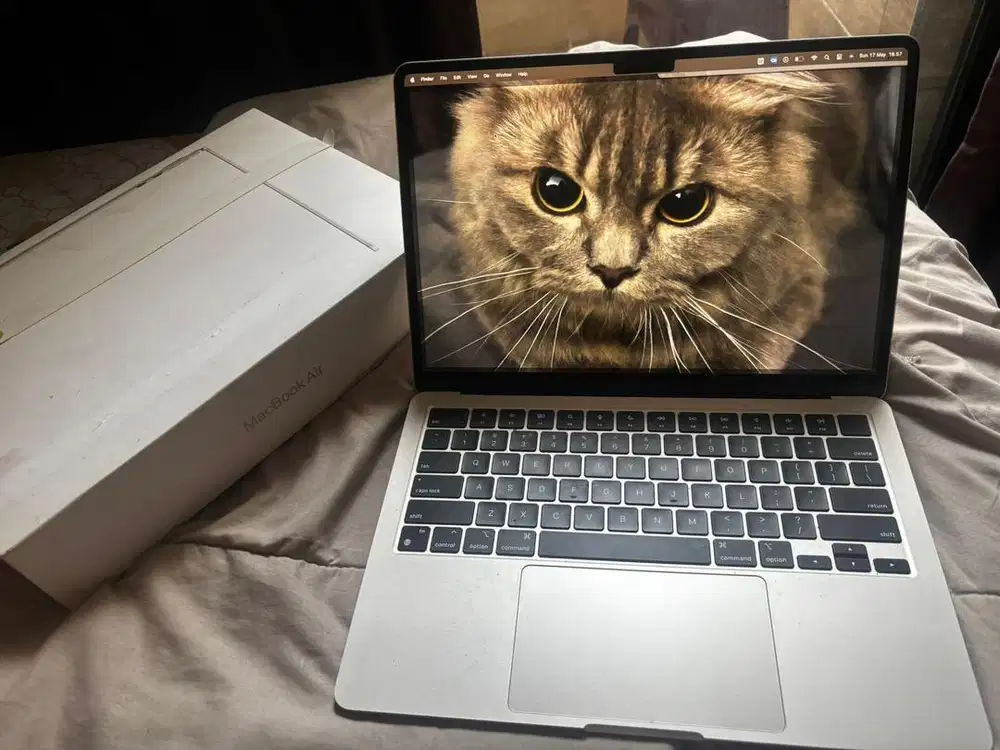macbook M2 like new