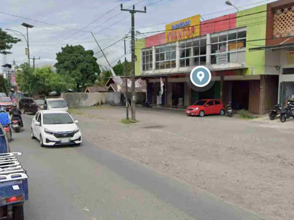 Dijual sangat murah ruko di Jln Manado-Bitung dekat Freshmart dan Pasar Airmadidi, empat ruko tanpa sekat dengan parkiran luas