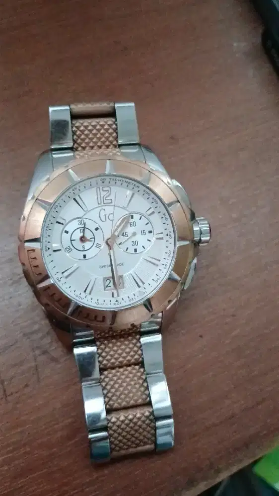Gucci collection chrono Warna rose gold