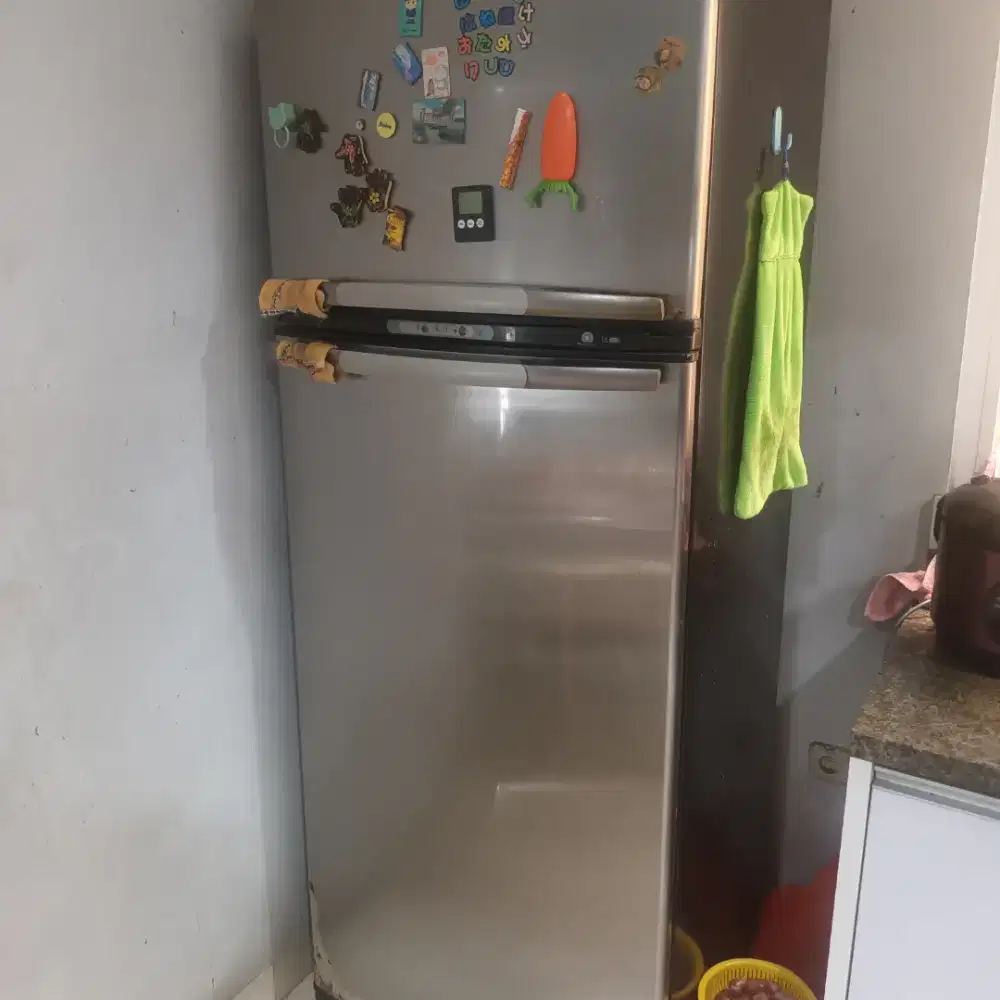 Kulkas bekas merk.whirlpool