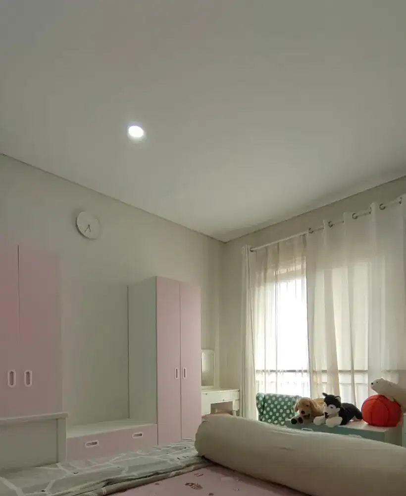 Lemari baju dan bench anak merk ikea