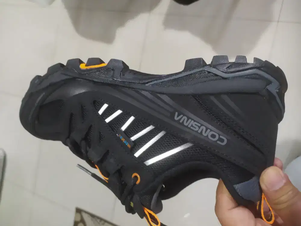 Jual sepatu 100% baru merk consina