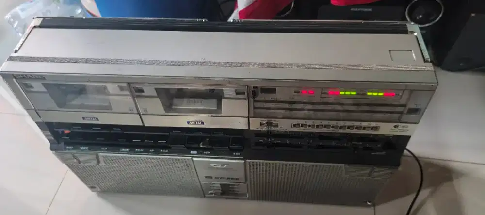 Tape Boombox sharp GF-666