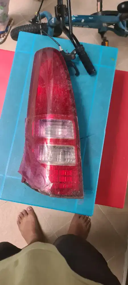 Lampu Belakang Serena C24 - Bahan