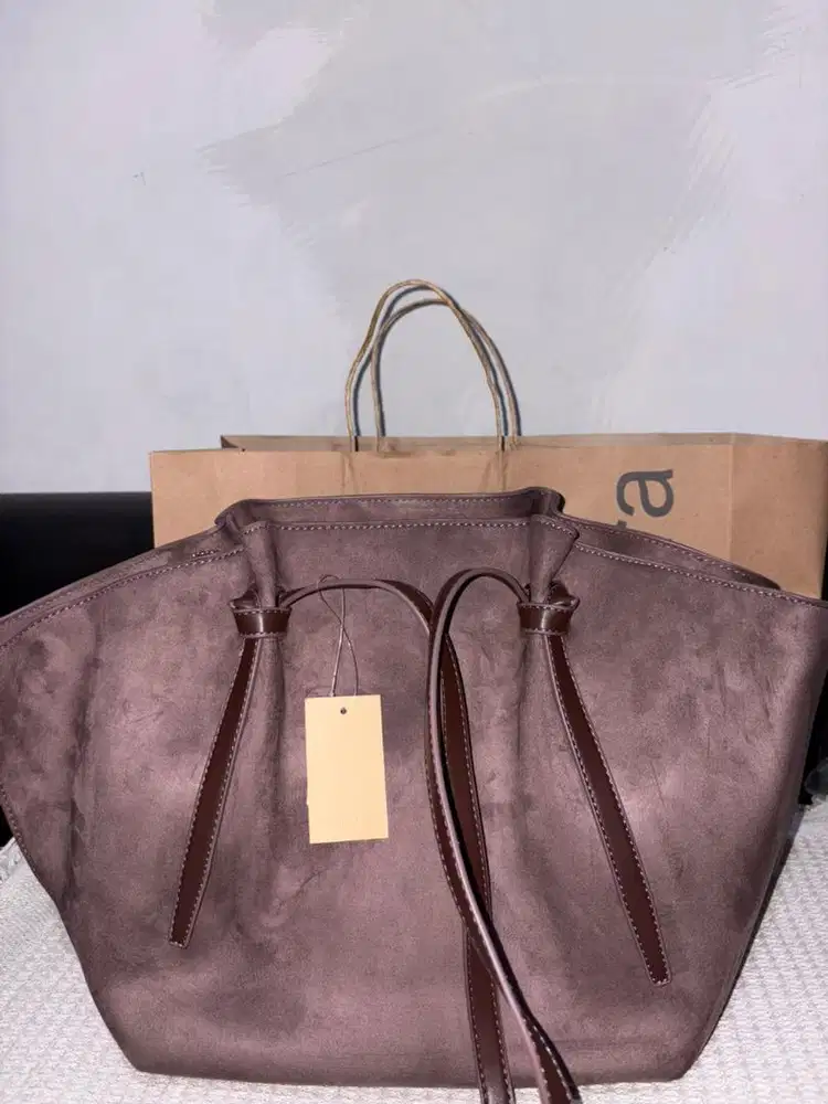 Tas suede warna dark brown