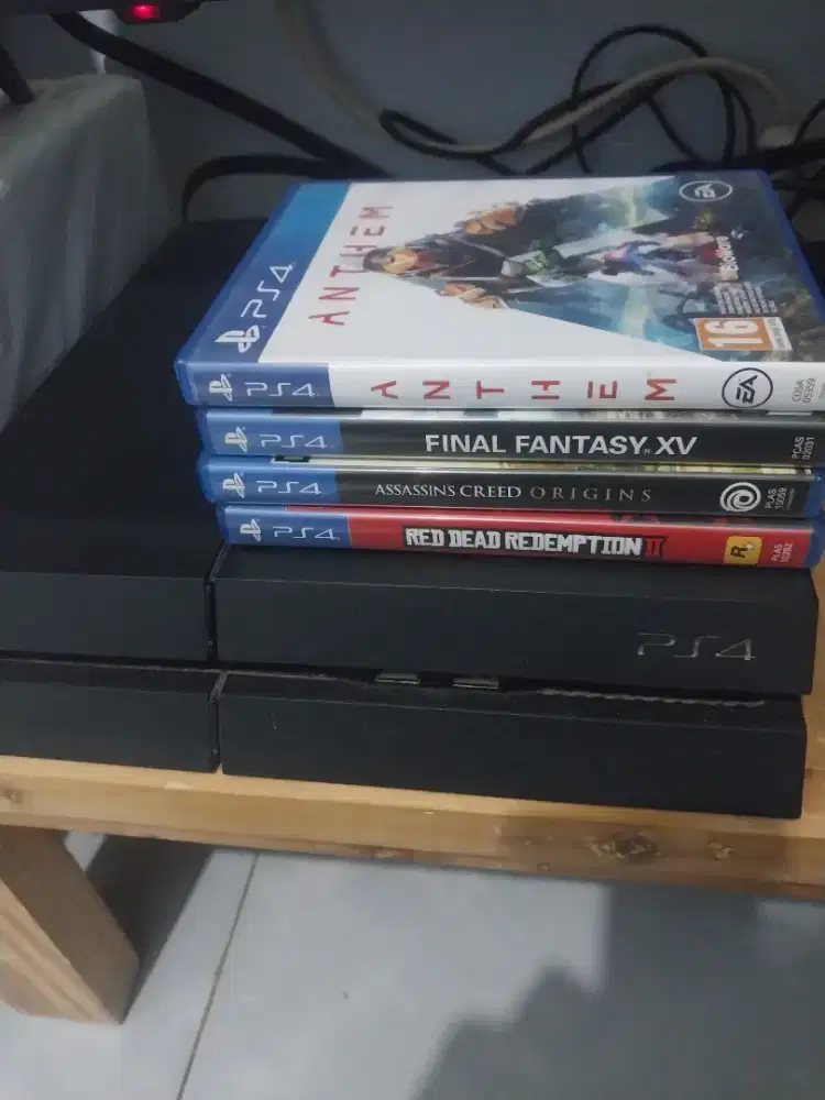 Di jual ps4 fat hitam bagus