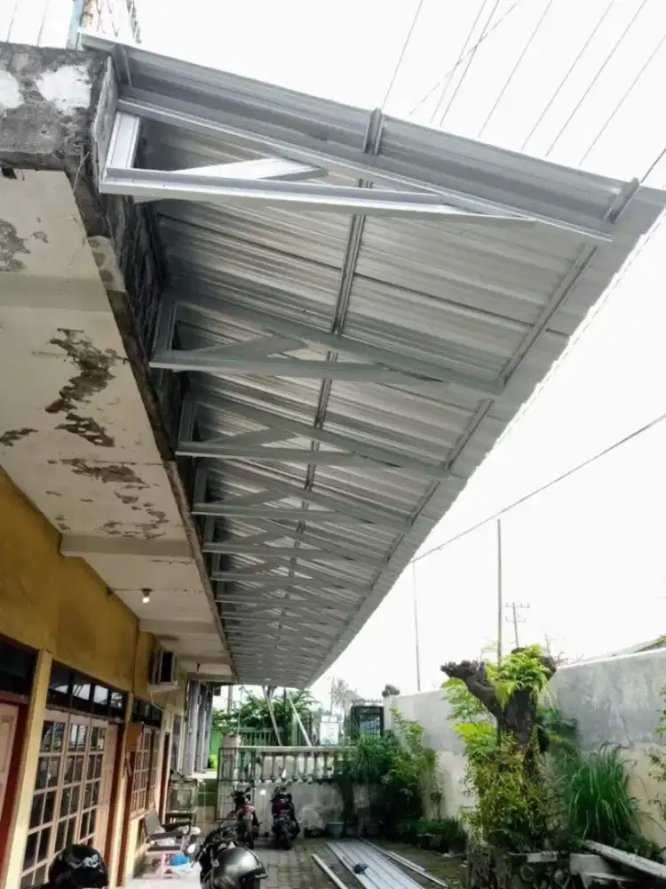 Kanopi baja ringan