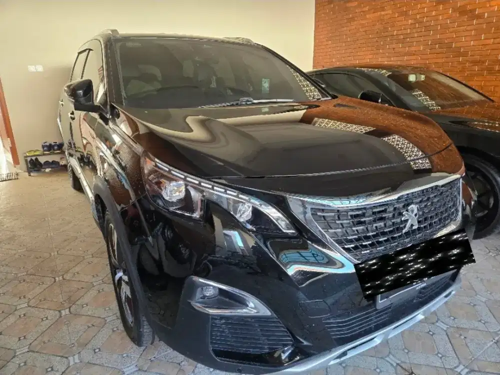 Peugeot 5008 Allure Plus 2021, Hitam