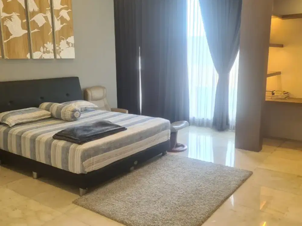 Dijual Rumah Tiga Lantai di Gading Kirana Kelapa Gading