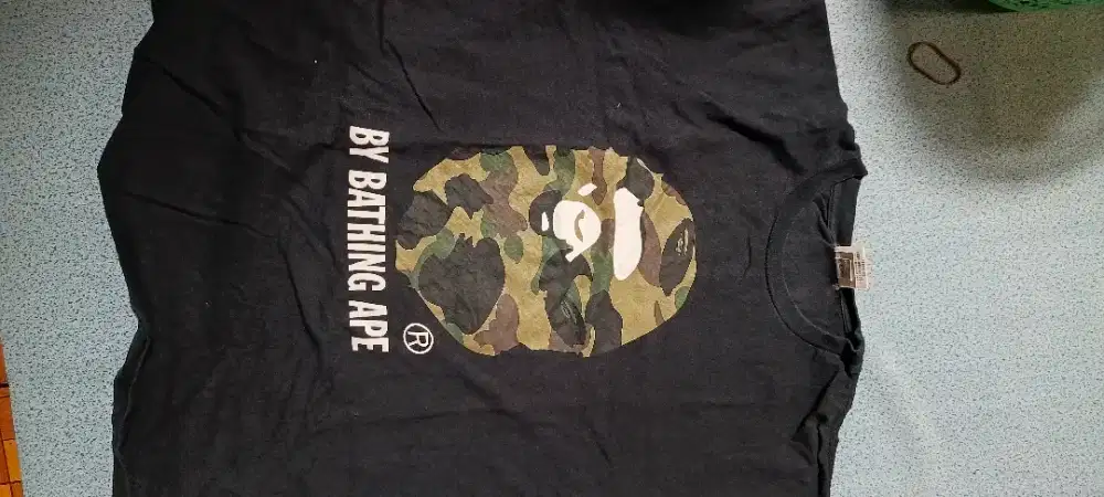 Baju kaos brand A bathing ape (bape)