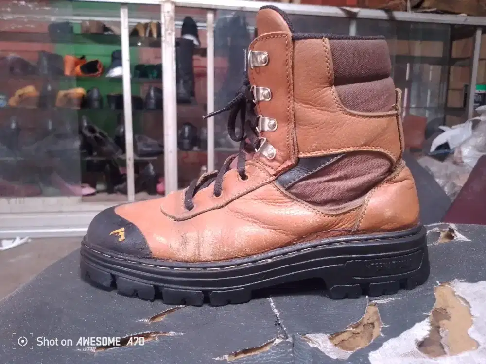 sepatu gunu model high
