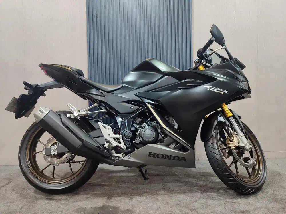 CBR 150R 2022 istimewa mulus terawat siap pakai...