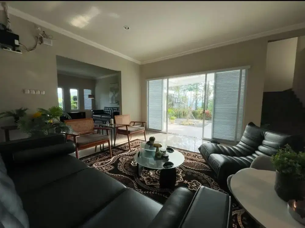 Dijual Rumah Mewah Bangunan Baru Siap Huni Modern Minimalis Lokasi di Setiabudi Regency Bandung