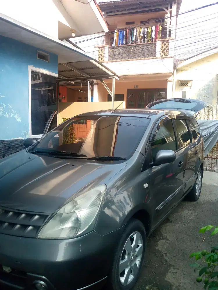 Nissan Livina 2010 Bensin