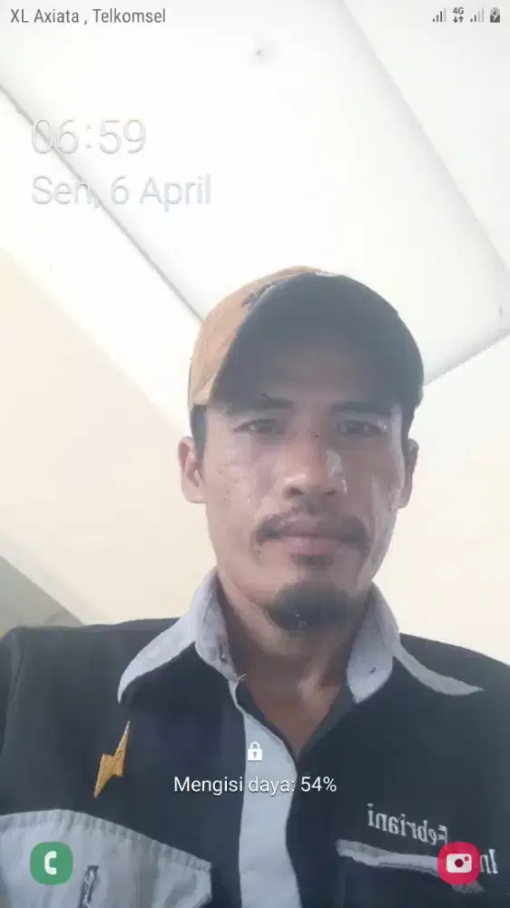 Tukang bangunan serba bisa