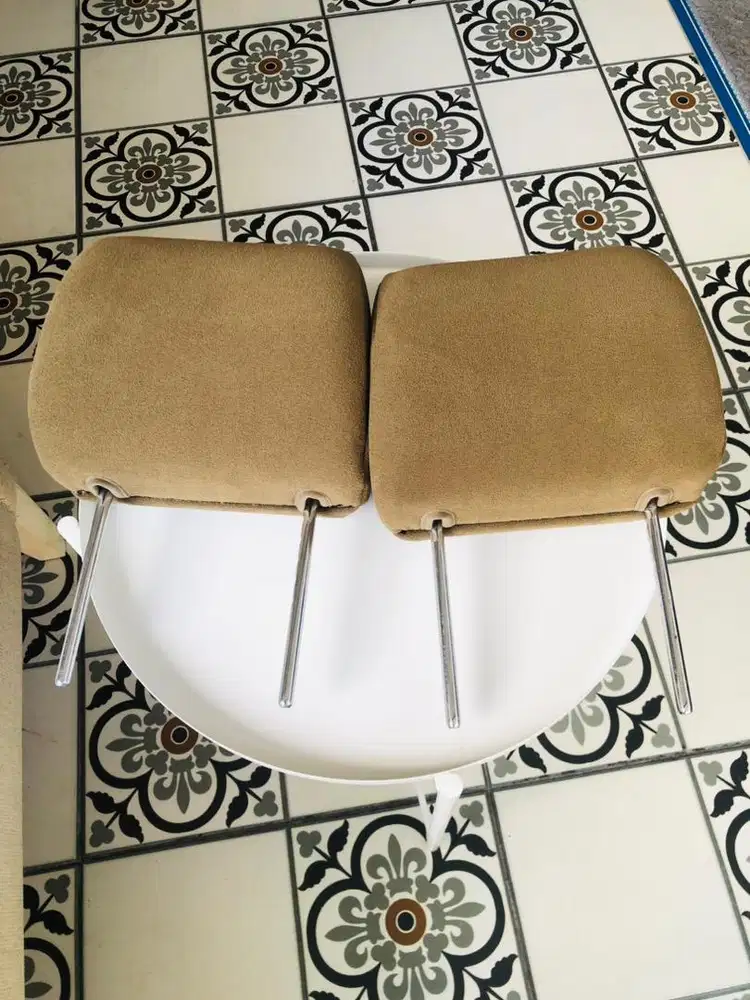 Headrest Fortuner 2013