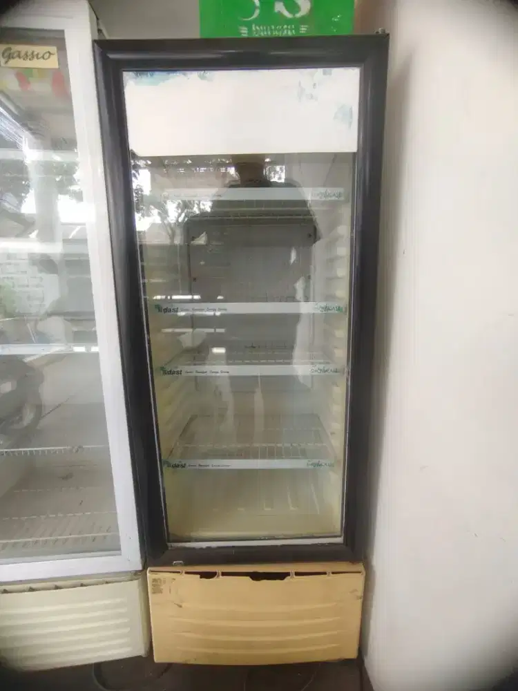 Dijual Showcase bekas jualan minuman