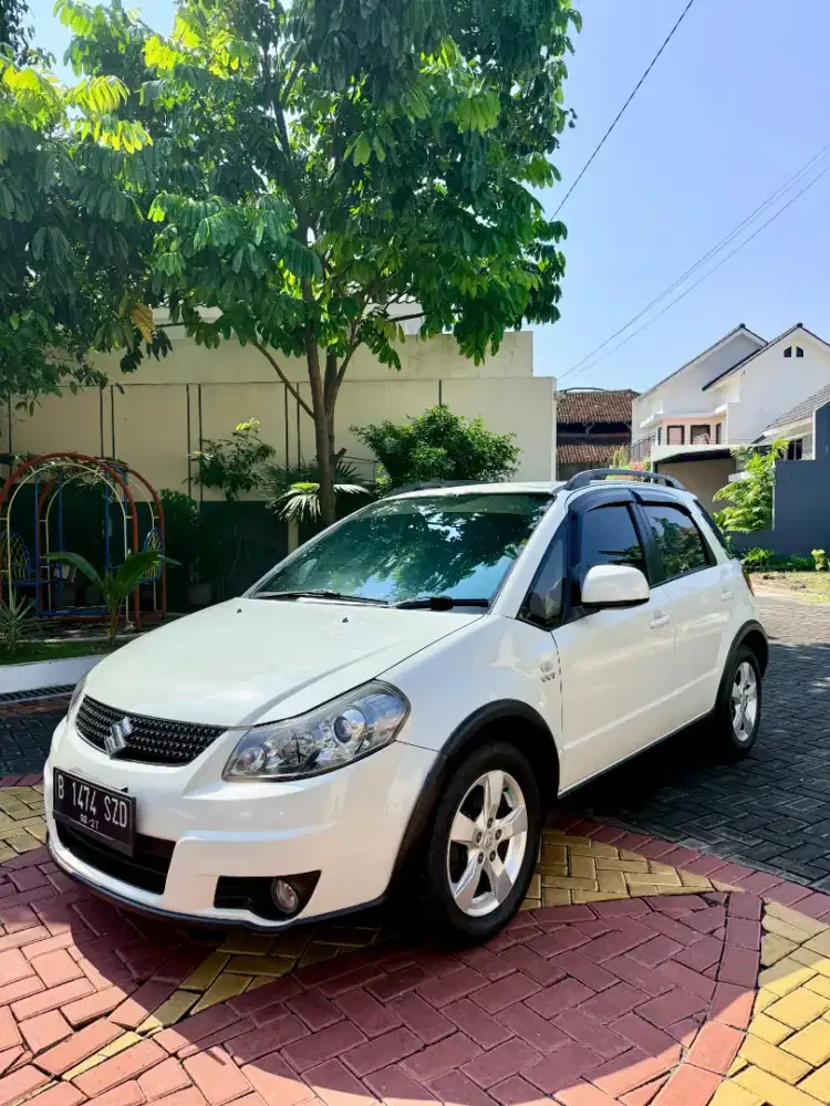 Suzuki sx4 xover tahun 2012 istimewa