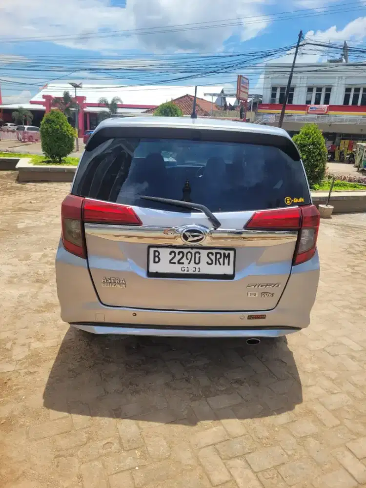 Sigra R deluxe Matic 2020