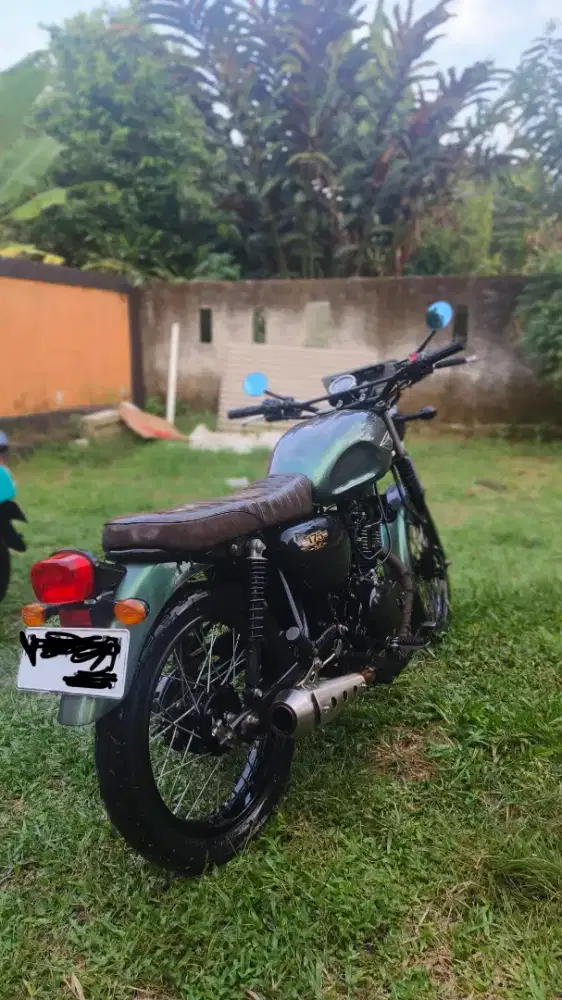 Kawasaki W175  SE hijau armi