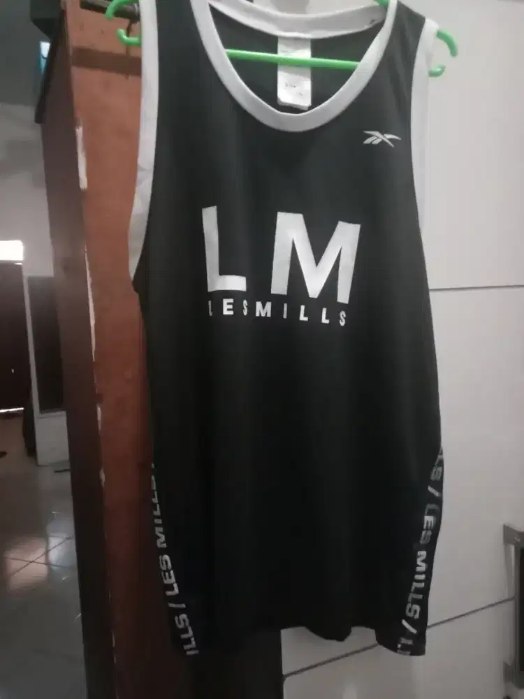 kaos singlet pria merk Reebok