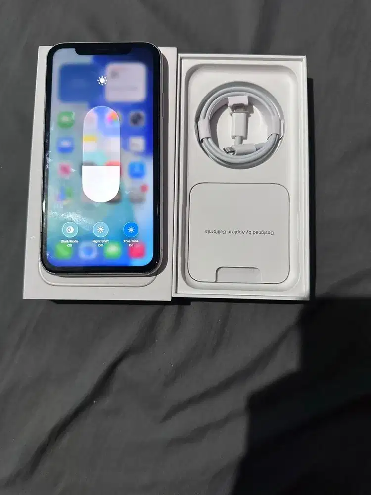 Iphone 11 White 128GB Resmi Ibox Lengkap