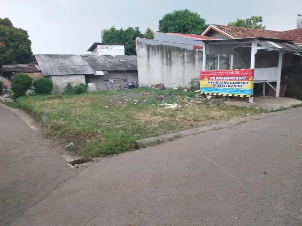 Tanah Hook Pinggir Jalan