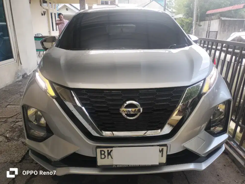 Jual Nissan Livina matic type  LV 2019 warn silver  pemakaian langsung