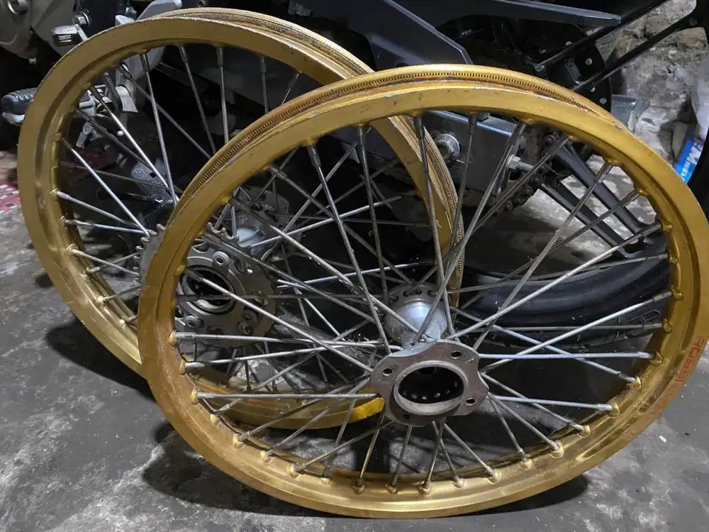 Velg rosi tromol becak