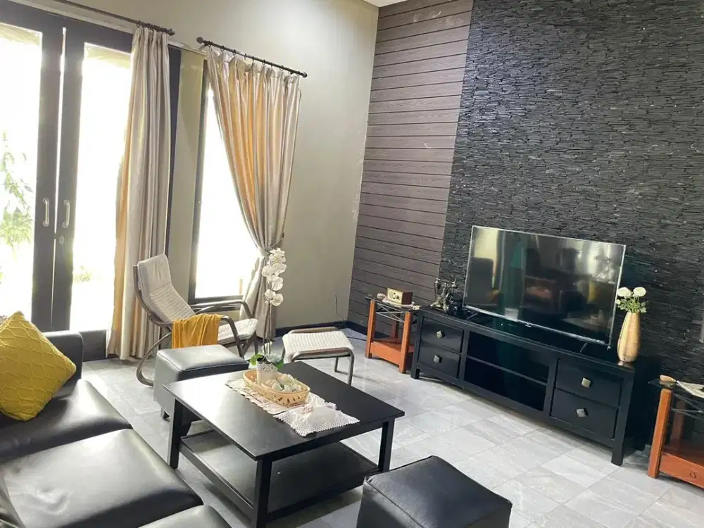 Furnished and Cozy Compound House with Strategic Location at Executive Paradise Cilandak