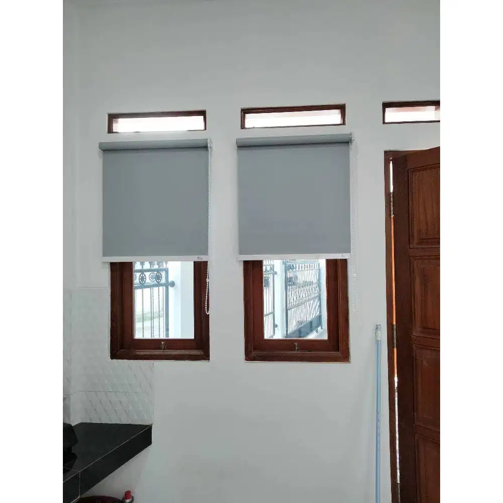 tirai gulung roller blind manual penutup jendela rumahan dan kantoran