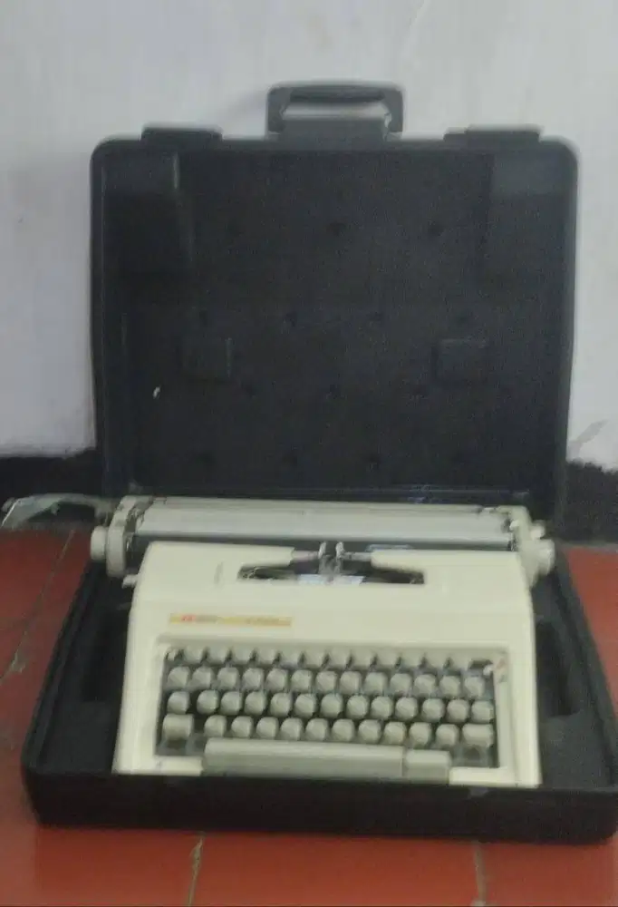 Mesin Tik Manual TA Royal R 13 DLX
