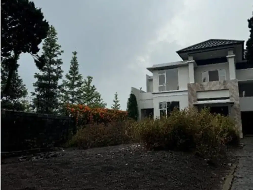 Y. JUAL SUPER CEPAT  Rumah mewah 2 Lantai di Jayagiri - Lembang Bandung utara  harga dibawah appraisal bank
