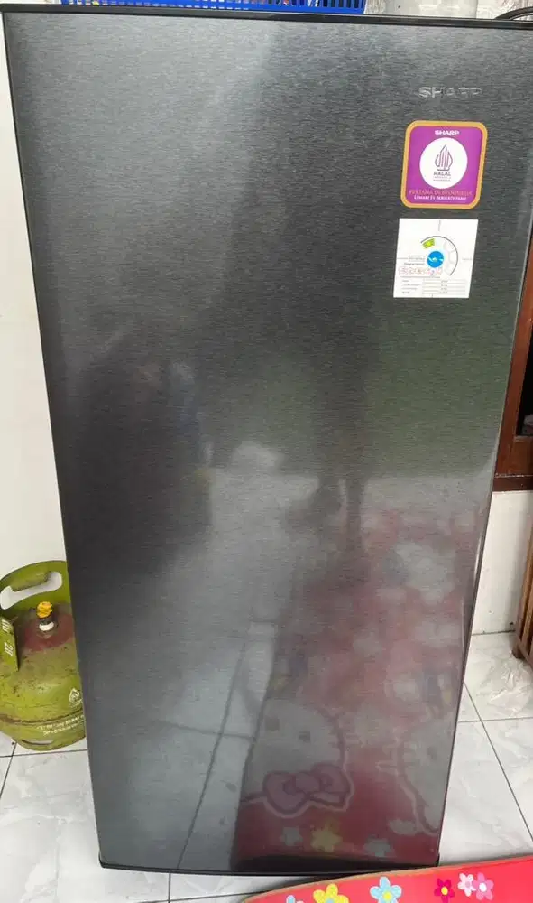 Dijual murah kulkas 1 pintu merk sharp masih garansi