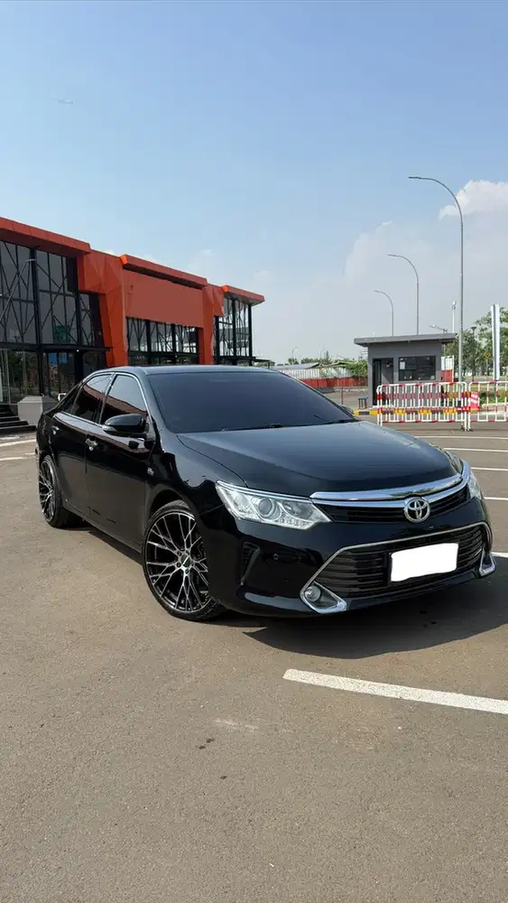 Toyota Camry V 2017 Low KM Full Record