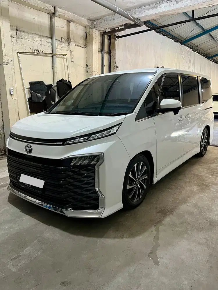 Toyota Voxy 2022 Bensin