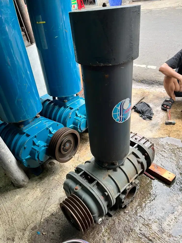 Root blower showfou 4 inch